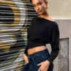 Μακρυμάνικο T-shirt με λαιμόκοψη τύπου «boat neck» και ζώνη