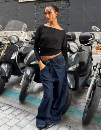 Μακρυμάνικο T-shirt με λαιμόκοψη τύπου «boat neck» και ζώνη Μακρυμάνικο T-shirt με λαιμόκοψη τύπου «boat neck» και ζώνη