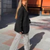 Παντελόνι με ίσια γραμμή και ριγέ σχέδιο Παντελόνι με ίσια γραμμή και ριγέ σχέδιο