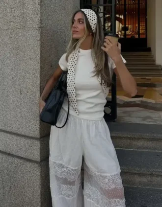 Παντελόνια με χαμηλό καβάλο και δαντέλα