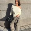 Πουλόβερ με ασύμμετρο λαιμό