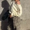 Πουλόβερ με ασύμμετρο λαιμό