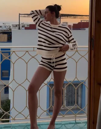 Πουλόβερ με ρίγες και στρογγυλό λαιμό