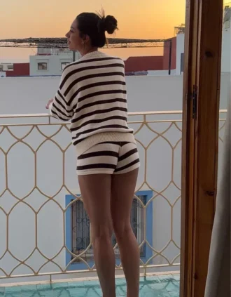 Πουλόβερ με ρίγες και στρογγυλό λαιμό