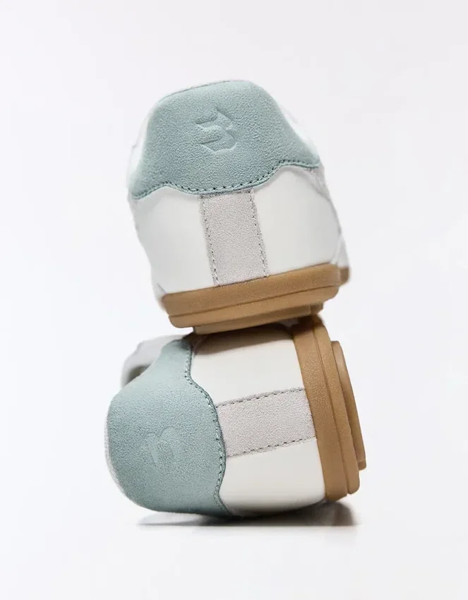 Ρετρό Sneakers με λεπτή σόλα Ρετρό Sneakers με λεπτή σόλα