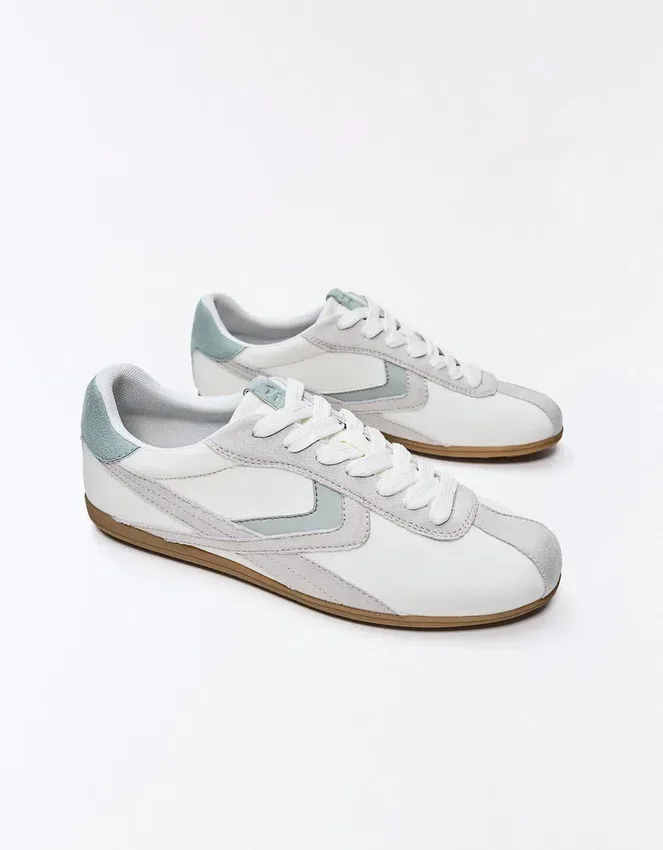 Ρετρό Sneakers με λεπτή σόλα Ρετρό Sneakers με λεπτή σόλα