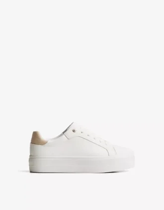 Sneakers με ρίγες σε αντίθεση