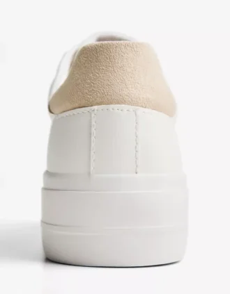 Sneakers με ρίγες σε αντίθεση