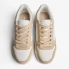 Sneakers με ρίγες σε αντίθεση